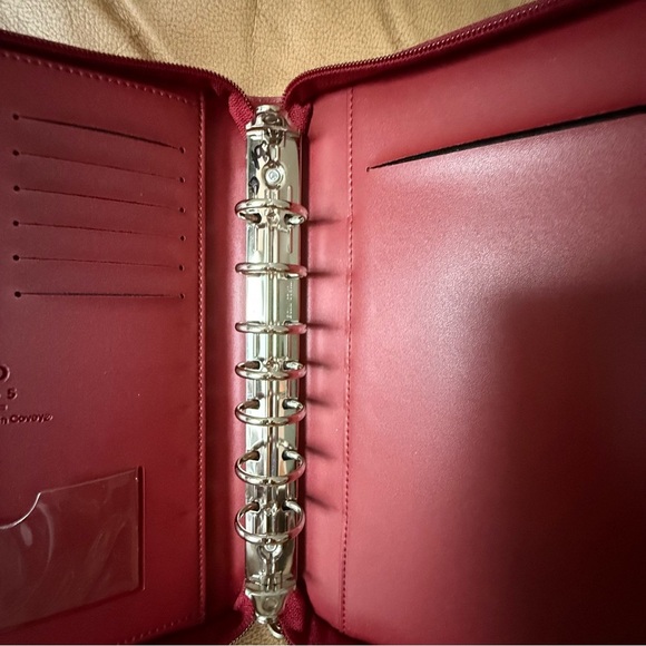 FRANKLIN COVEY 365 Red 7 Ring Planner Binder Retractable Handles 8" x 10.5” - Picture 14 of 16